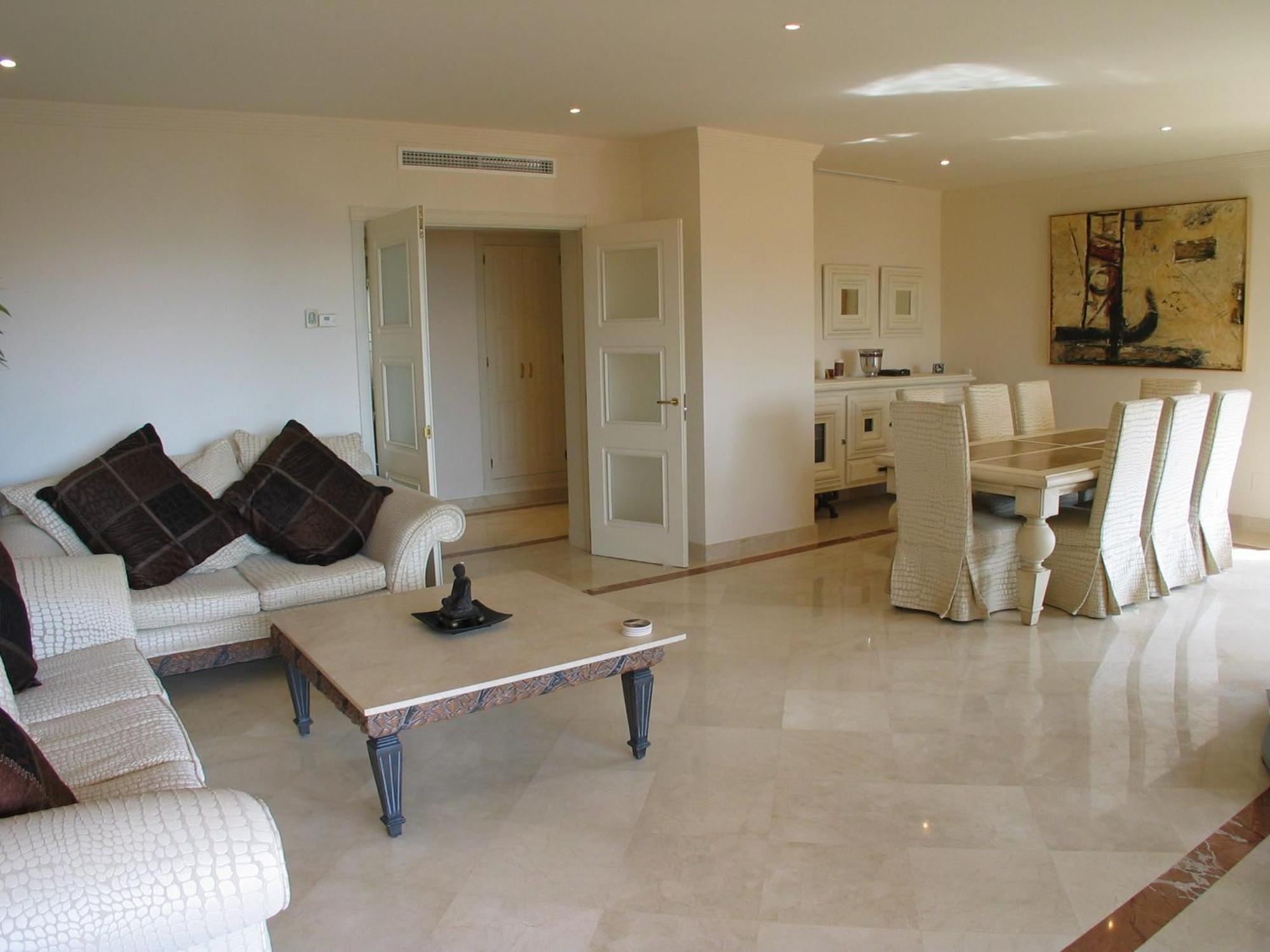 Stylish 4 Bedroom Penthouse Just Steps From Bahia Appartamento