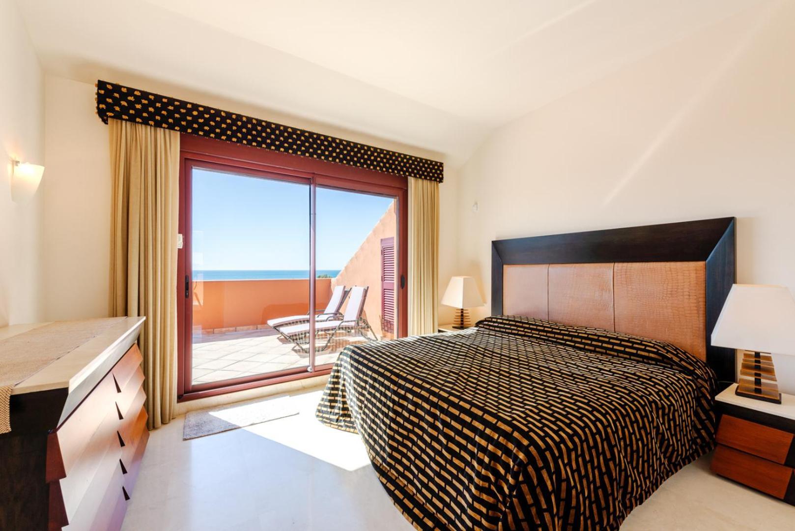 Stylish 4 Bedroom Penthouse Just Steps From Bahia Appartamento