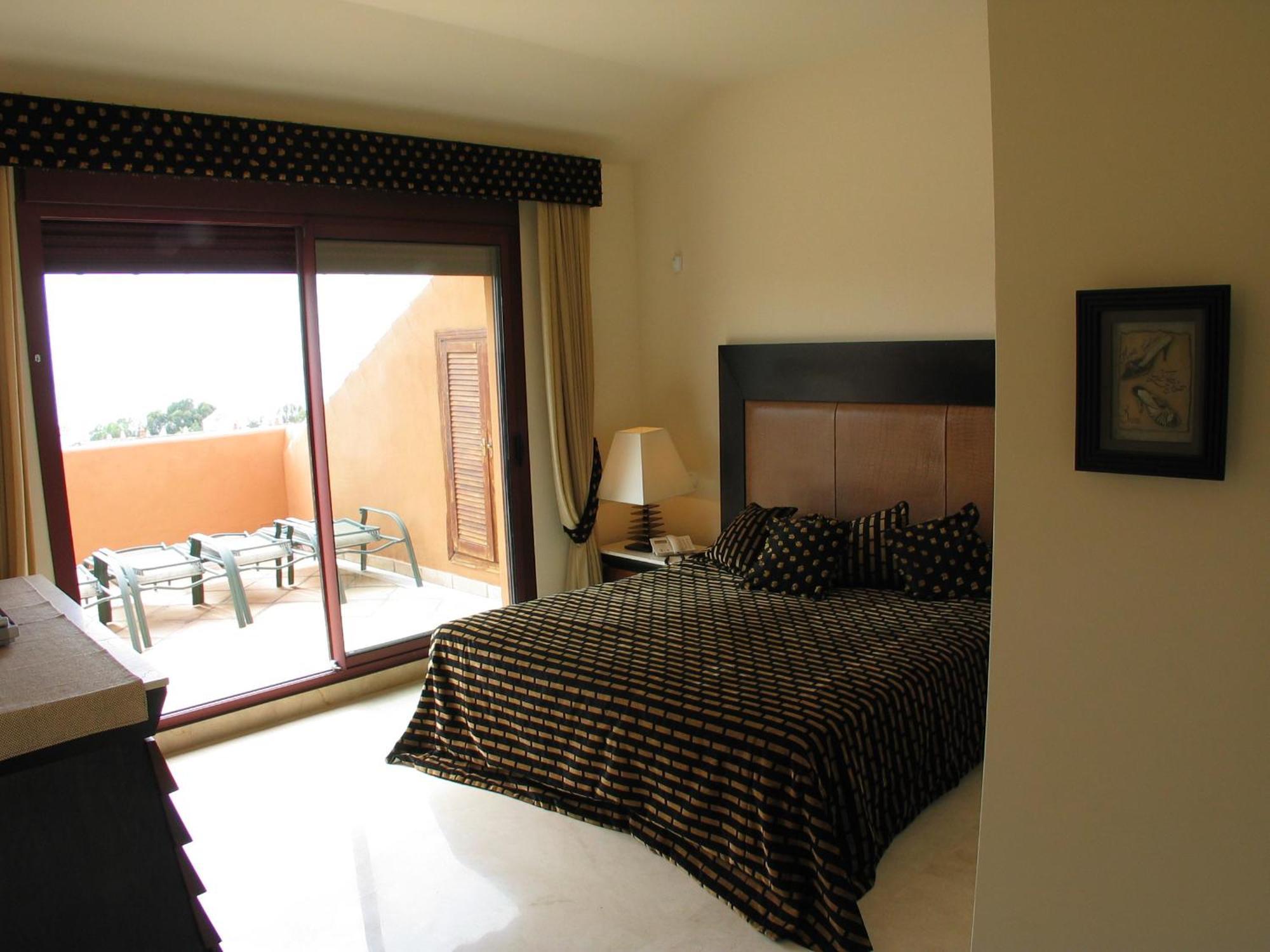 Stylish 4 Bedroom Penthouse Just Steps From Bahia Appartamento *