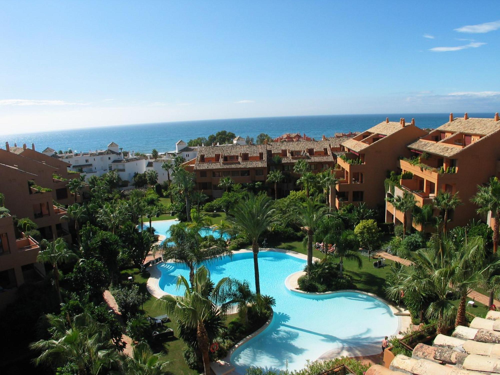 Stylish 4 Bedroom Penthouse Just Steps From Bahia Appartamento Marbella