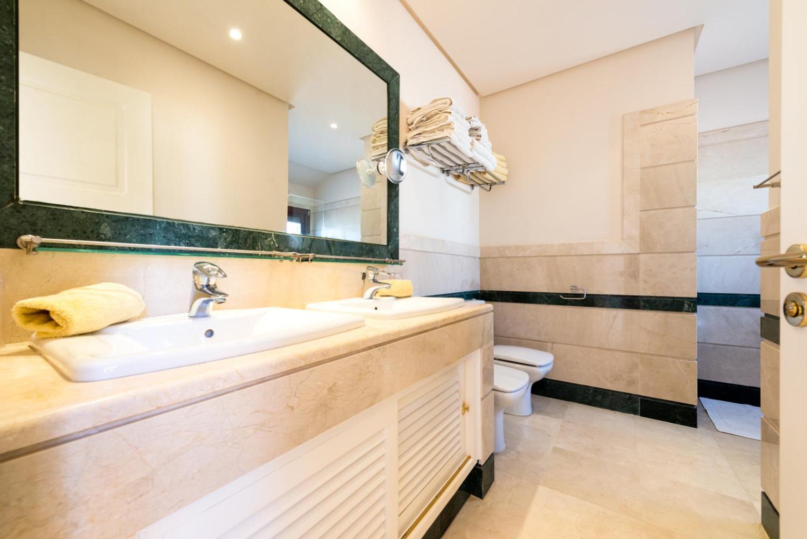 Appartamento Stylish 4 Bedroom Penthouse Just Steps From Bahia Marbella